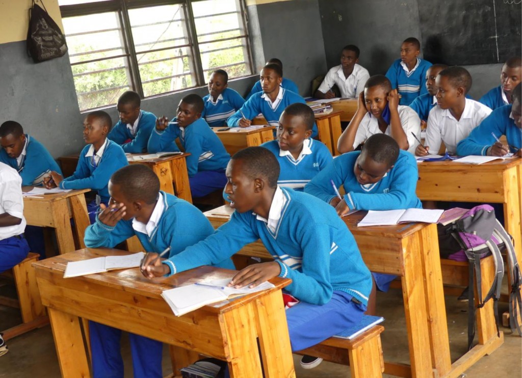 ELEVES-DU-CJSM-EN-CLASSE-Rwanda